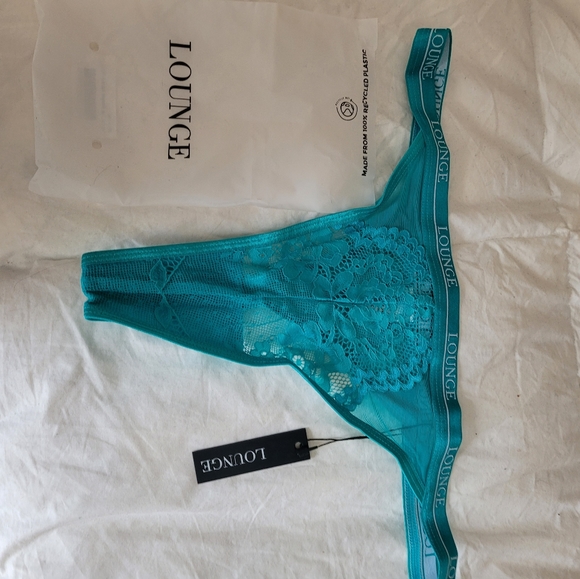 Lounge bra and thong set - Picture 4 of 7